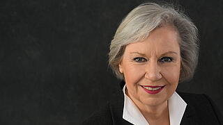 Portrait der Schatzmeisterin der BRAK RAin Leonora Holling